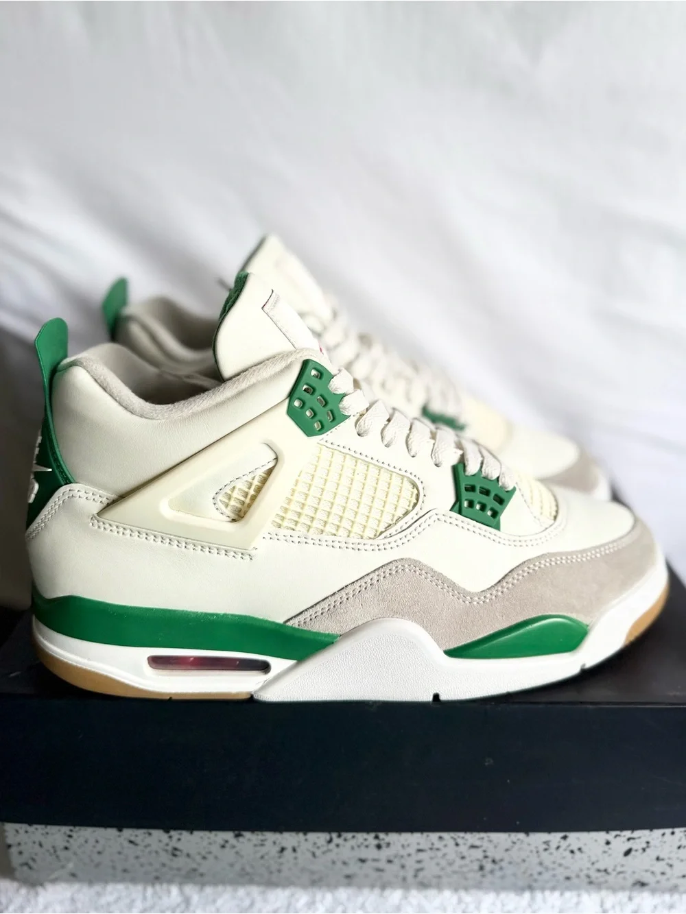 AUTHENTIC Jordan 4 Retro SB Pine Green size 10 DR5415-103 2022 VNDS